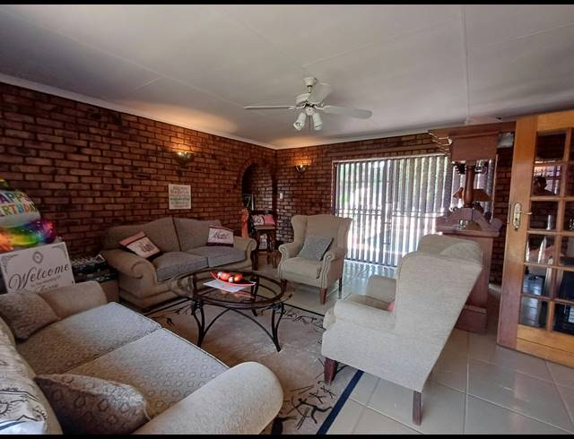 4 BEDROOM HOUSE FOR SALE IN DERSLEY